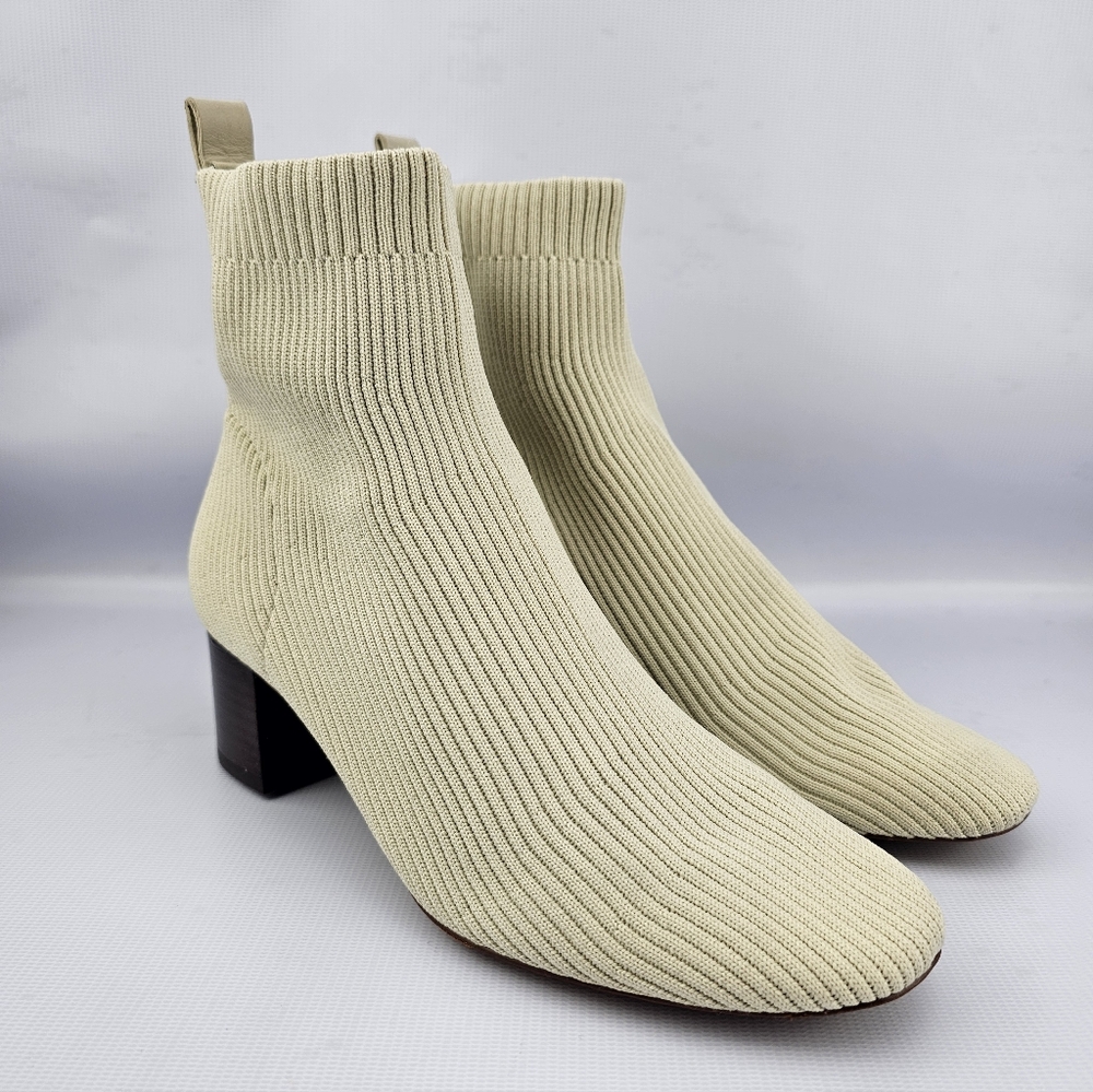 Everlane The Glove Boot in Bone size 8.5 Women's Stretch Rib Knit Ankle Bootie